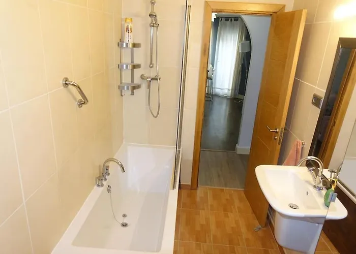 Antolin Yellow Door * Ponferrada